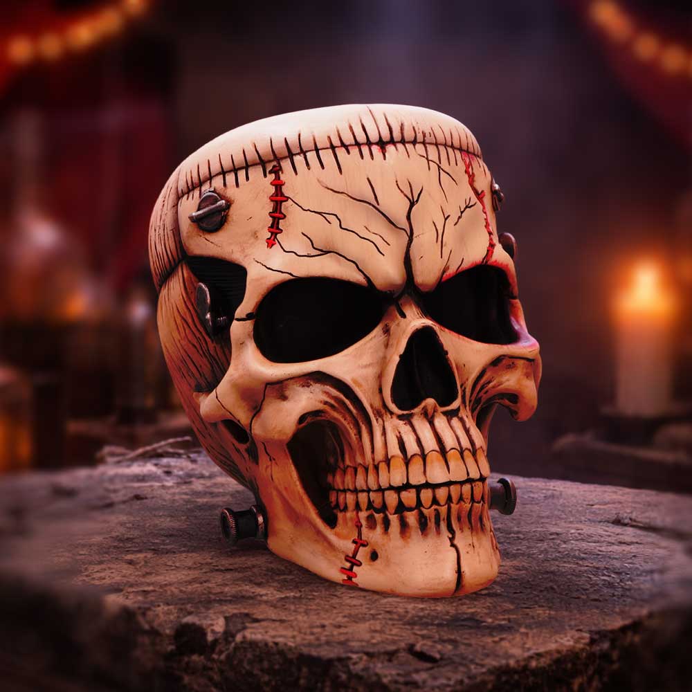 The Monster of Madness Skull 15.1cm